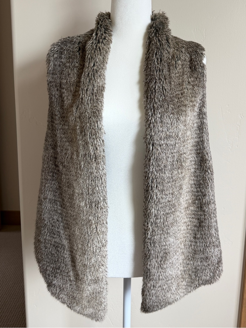 Tart Collections Gray Faux Fur Vest | Size M